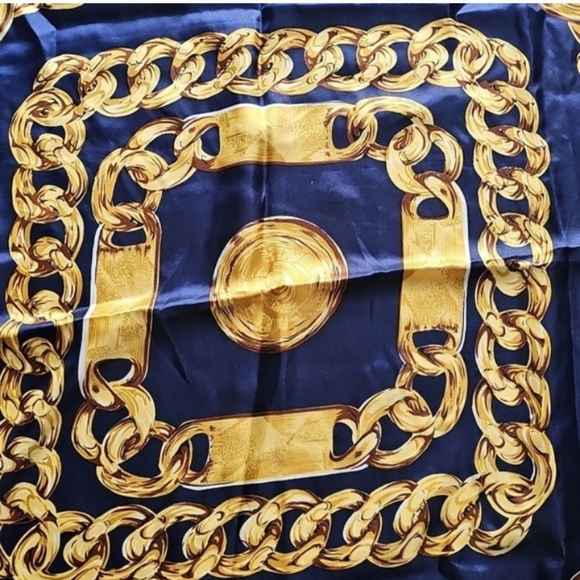 Gold Chain Pattern Scarf - Picture 5 of 10